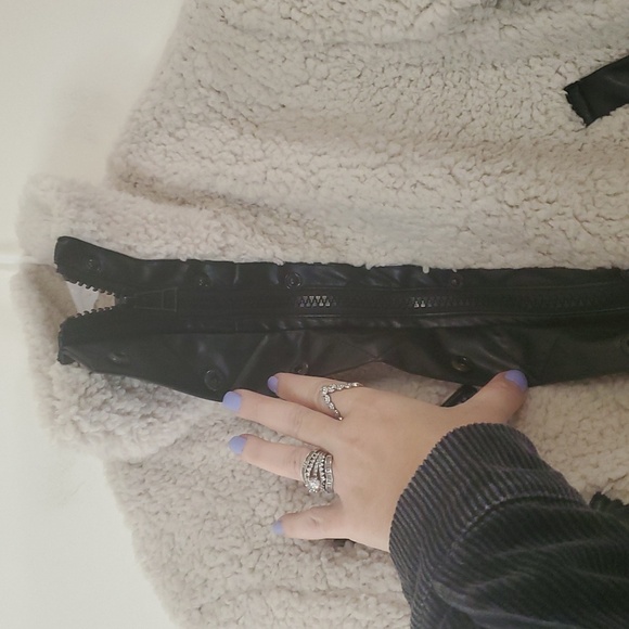 Blank NYC Sherpa Moto Jacket Size XS Faux Leather Details High Neck Pockets - Picture 8 of 16